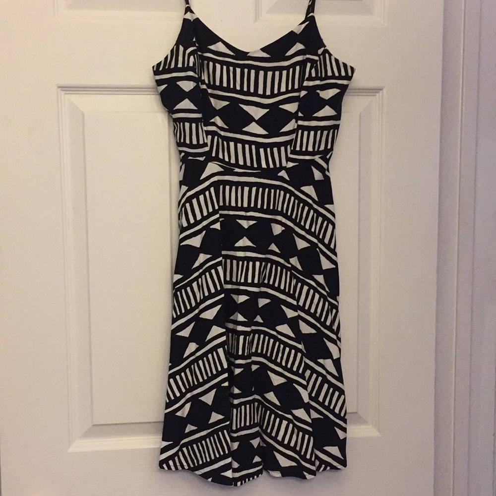Old Navy XS spaghetti strap sun dress geometric